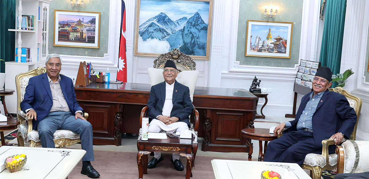 गृहमन्त्रीकै अगाडी  शीर्ष तीन नेताको बैठकः गृहमन्त्री लेखकले राजीनामा दिनुपर्ने माओवादीको अडान, जुटेन सहमति