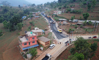 गजुरीदेखि चौतारा जोड्ने सडक कालोपत्र सुरु