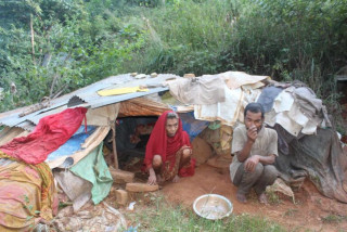 ६४ वर्षदेखि  दलित परिवारको छाप्रोमै बास, पैसा बुझाएको जग्गा पनि साहुले बेचेर हिँडे