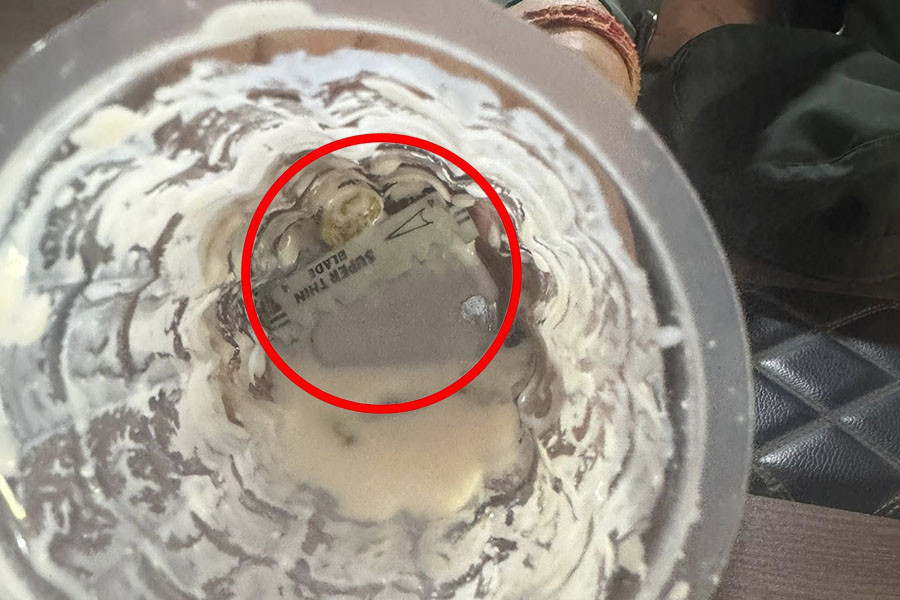 लस्सी भण्डारको दहीमा भेटियो ब्लेड, काठमाडौं महानगरले तिरायो जरिवाना