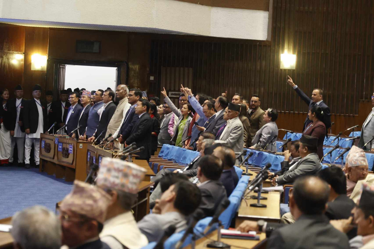 विपक्षीको नाराबाजीपछि सदन स्थगित