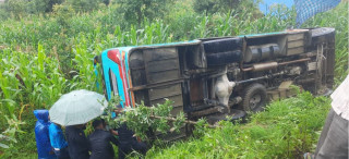 काठमाडौंबाट सोलुखुम्बु जाँदै गरेको बस दुर्घटना