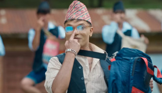 पशुपति शर्माले ल्याए व्यंगात्मक गीत 'झोले त तैं, झोले त मैं' (भिडिओ)