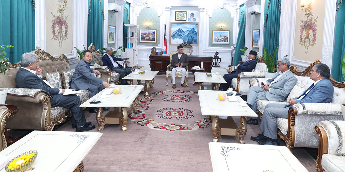 तीन दलका शीर्ष नेताहरुबीचको छलफल सिंहदरबारमा