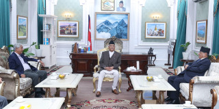 ओली-देउवा र प्रचण्डसहित  बसेको शीर्ष नेताहरूको बैठकमा यस्तो भयो छलफल