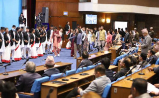 सत्तापक्ष बोल्न थालेपछि बैठक कक्षबाट बाहिरियो रास्वपा