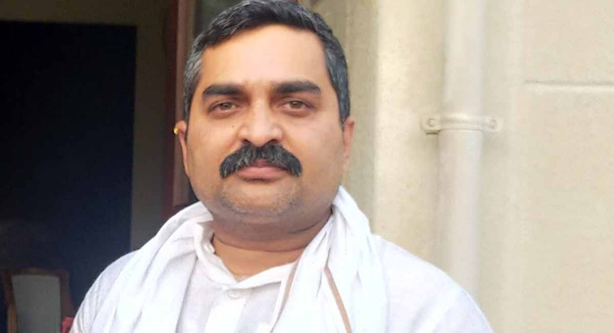 बलात्कार मुद्दामा दुई महिनादेखि फरार छन् पूर्वप्रदेश प्रमुख राजेश अहिराज