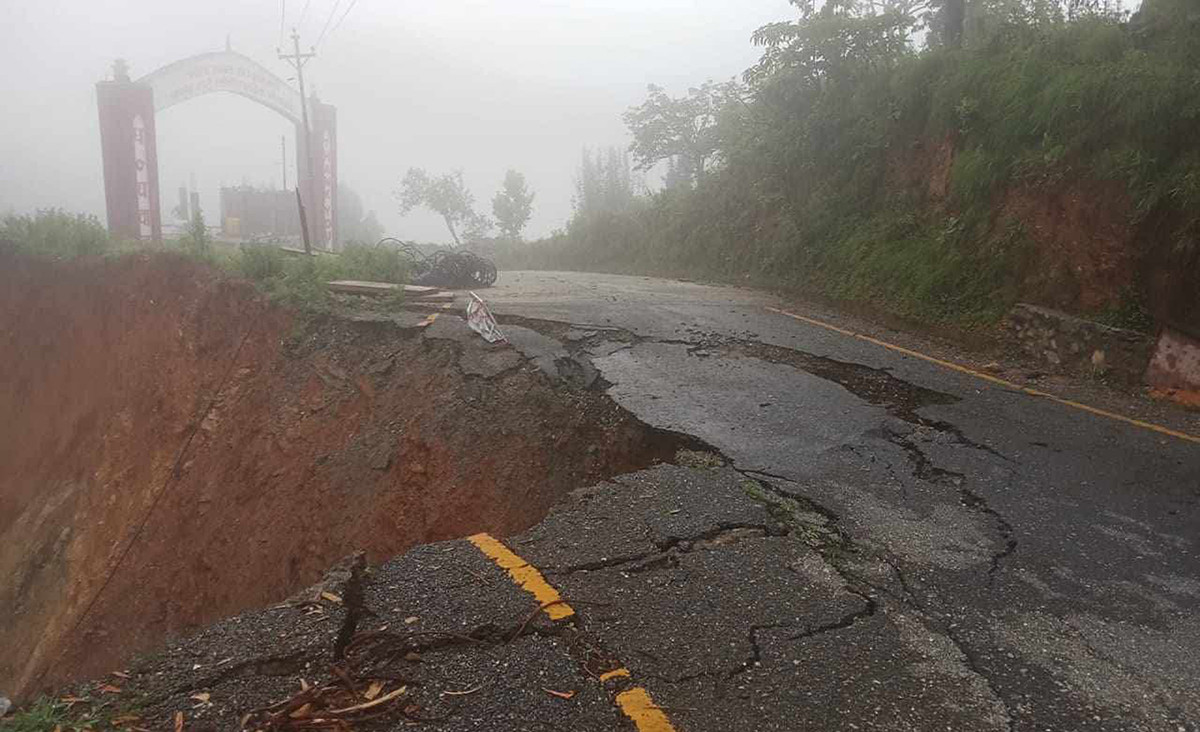 गोरखामा सडक भासियो, यातायात सेवा अवरुद्ध