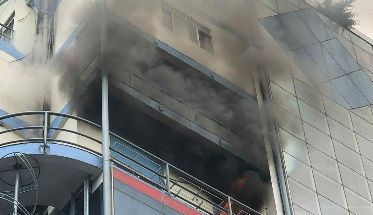  काठमाडौंको कमलादीस्थित युनिग्लोब कलेजमा आगलागी