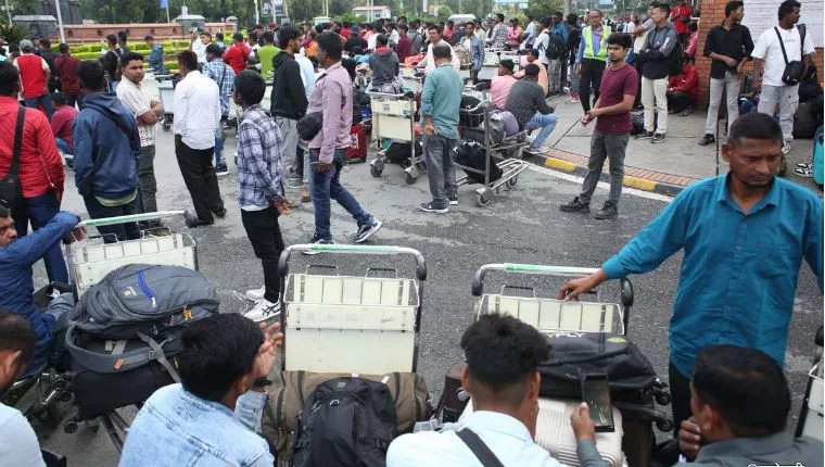 हिजो विमानस्थलमा अलपत्र परेका २६९ यात्रु गन्तव्यतर्फ जान थाले