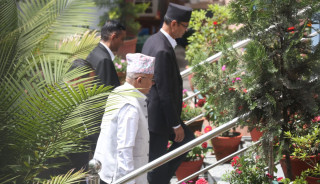 माधव नेपाल विशेष अदालतमा उपस्थित, बयान सुरु