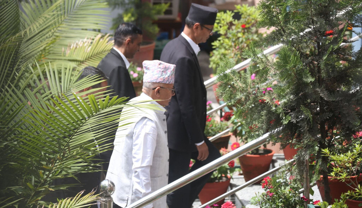 माधव नेपाल विशेष अदालतमा उपस्थित, बयान सुरु