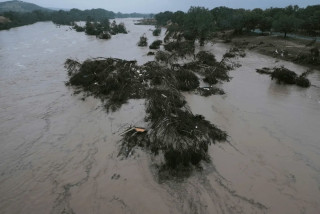 टेक्सास बाढी: मृत्यु हुने सङ्ख्या ४३ पुग्यो, उद्धार जारी