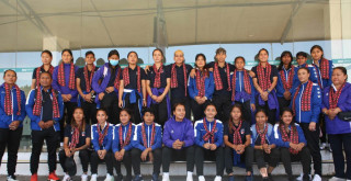 एएफसी क्वालफायर खेलेर स्वदेश  फर्कियो महिला फुटबल टोली