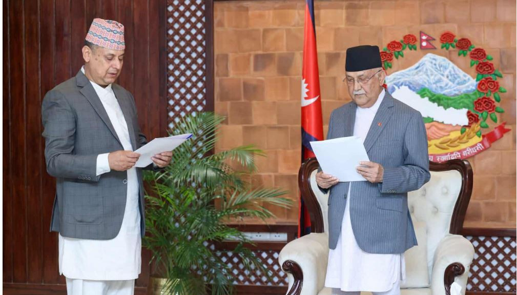 कुलपति ओलीसमक्ष त्रिविका उपकुलपतिले लिए सपथ