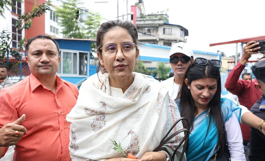 रविको न्यायको लागि हस्ताक्षर गर्न वनस्थली पुगिन् मनिषा कोइराला