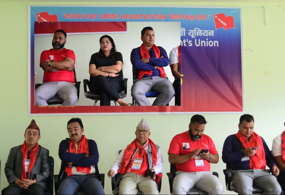 एउटै मञ्चमा देखिए माधव नेपाल र रामकुमारी झाँक्री