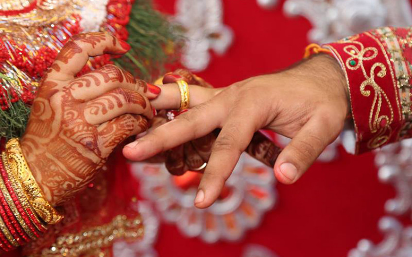 १७ वर्षको नाबालिगले ४० वर्षीया आफ्नै सौतेनी आमालाई लिएर भागेपछि...