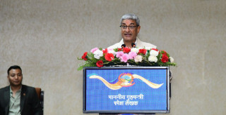 गृहमन्त्री लेखकले भनेः प्रहरी विधेयकमा हवल्दारसम्मलाई १६ वर्षमै पेन्सनमा जान पाउने व्यवस्था छ