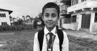 स्कुल बिदामा घर आएका बालकको खेतको आलीबाट लडेर मृत्यु