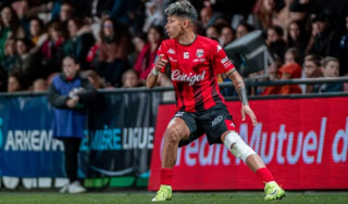 साम्बा न्युजिल्यान्डको वेलिंगटन फिनिक्स फुटबल क्लबमा आबद्ध