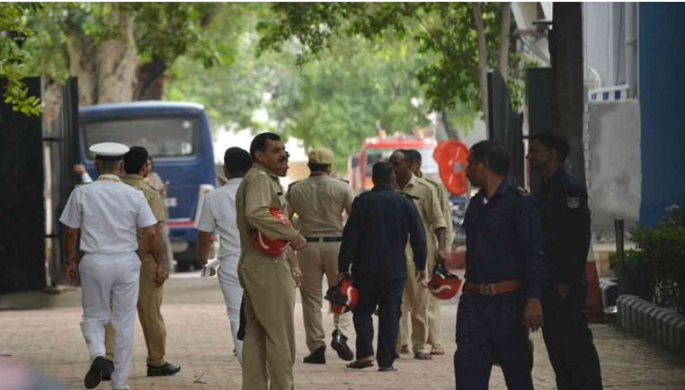 दिल्लीका २० स्कुल बमले उडाइदिने धम्की