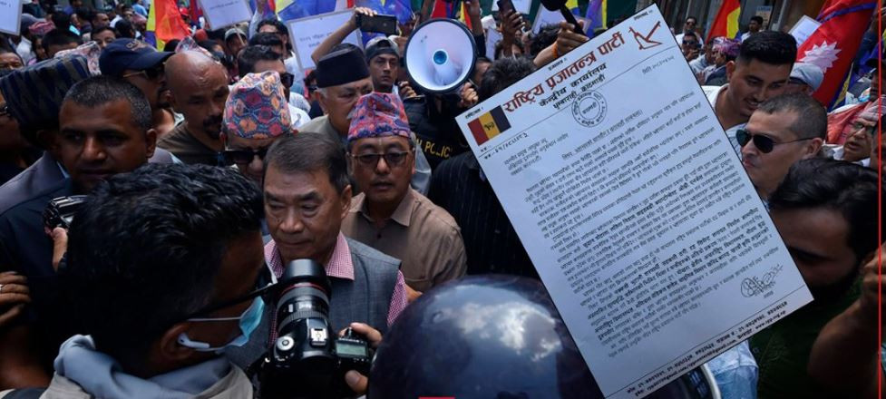 राप्रपाले बुझायो सबै भ्रष्टाचारको छानबिन र कारबाहीको माग गर्दै अख्तियारलाई ज्ञापनपत्र (पत्रसहित)