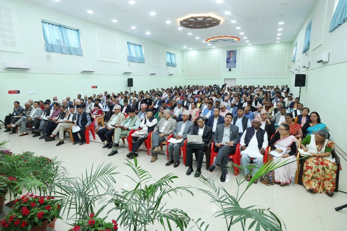 एमाले बैठकमा गण्डकी प्रदेशका केन्द्रीय सदस्यहरूबाट धारणा राख्न सुरु,  कसले के भने ?