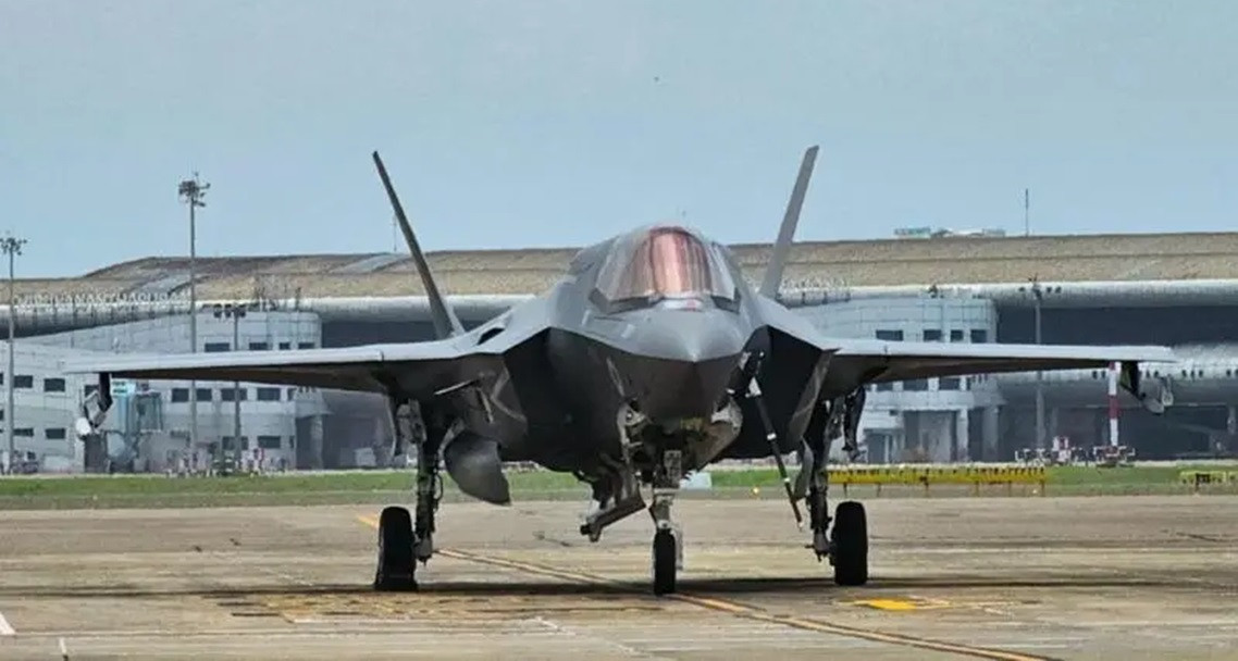 एक महिनादेखि भारतमा अलपत्र बेलायती लडाकु विमान अन्ततमा उड्यो