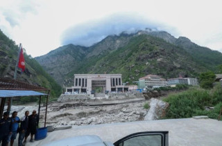 भोटेकोशी बाढीले केरुङमा अलपत्र परेका २०३ नेपालीलाई स्वदेश ल्याइयो