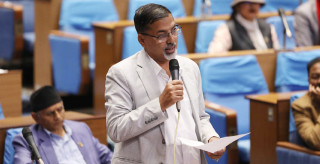 नेपाली नागरिकहरु पाइला पाइलामा बेचिएका छन् : जनार्दन शर्मा