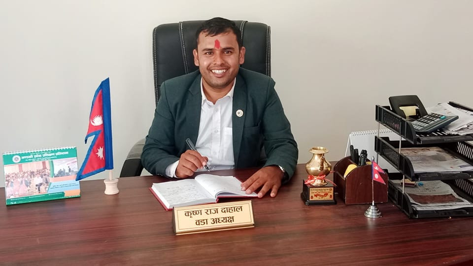 श्रीमतीलाई डीभी परेपछि वडाध्यक्ष एक वर्षदेखि अमेरिकामा, नेपालको खातामा सेवा-सुविधा