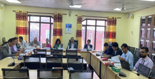 कुलिङ पिरियड छानबिन बैठक चलिरहँदा  ४ सदस्य एकाएक  निस्किए बाहिर