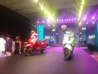 बजाजको ईभी स्कुटर चेतक सार्वजनिक, मूल्य कति पर्ला ?