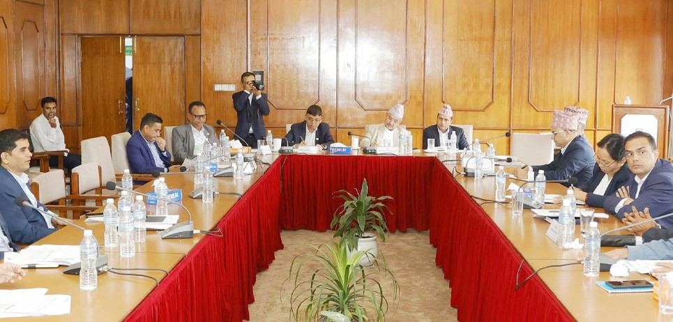 राष्ट्रिय राजमार्ग बाहेकका सहायक राजमार्ग प्रदेश र स्थानीय सरकारलाई जिम्मा दिने निर्णय