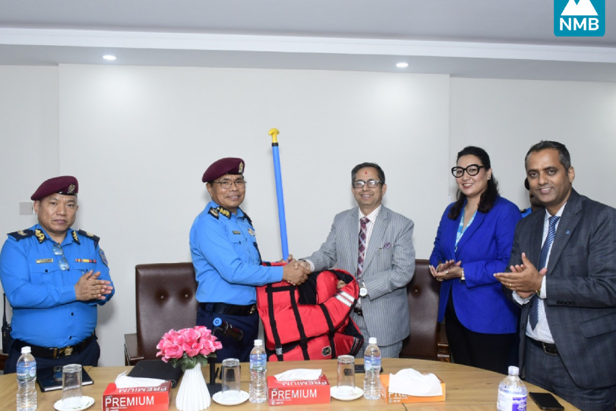 एनएमबि बैंकद्वारा प्रहरीलाई उद्दार सामग्री प्रदान