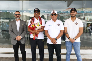 नेपाल आइपुगे काठमाडौं गोर्खाका मुख्य प्रशिक्षक मोन्टी देसाई