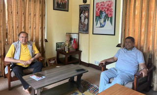 झलनाथलाई भेट्न डल्लु पुगे नारायणकाजी