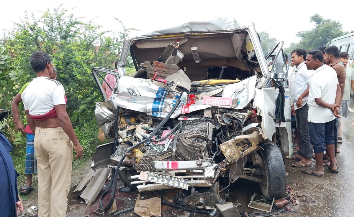 सुनसरीमा बस र विङ्गर ठोक्किँदा ३ को मृत्यु, १६ जना घाइते