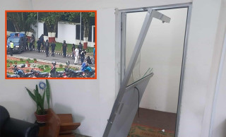 अखिल क्रान्तिकारीका विद्यार्थीहरूद्धारा त्रिविको रजिस्ट्रार र रेक्टर कार्यालय तोडफोड