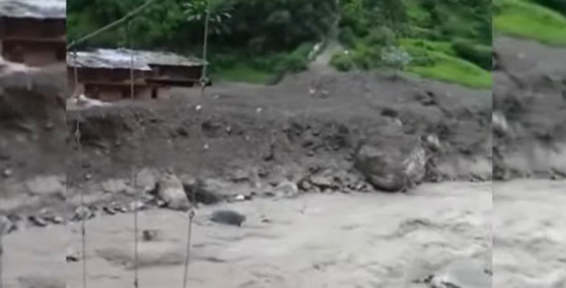 बाजुरामा बाढीले ११ घर बगायो, ७ घरमा क्षति