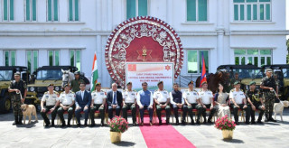 भारतले नेपाली सेनालाई दियो अनुसन्धानमा प्रयोग हुने २ कुकुर