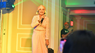 एलिना चौहानलाई न्यूयोर्कमा डलरको वर्षा