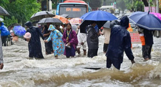 भारतमा मुसलधारे वर्षा : मुम्बइमा स्कुल, कलेज र सरकारी कार्यालय बन्द