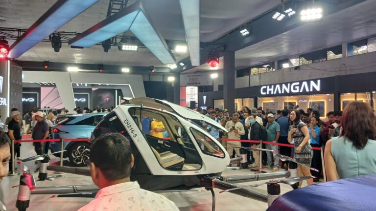 नाडा अटो शोमा देखाइएको उड्ने कार