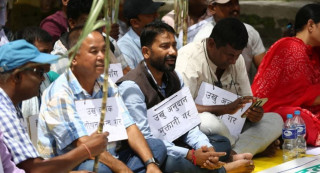 उखु किसानको धर्ना, सरकारलाई  घुँडा टेकाउने उनीहरुको चेतावनी