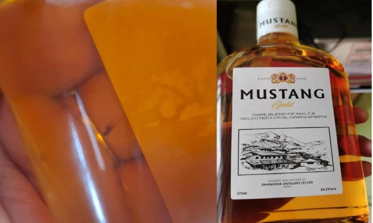 ‘मुस्ताङ गोल्ड’ को बोतल भित्र झिंगा महानगरले तिरायो २ लाख जरिवाना