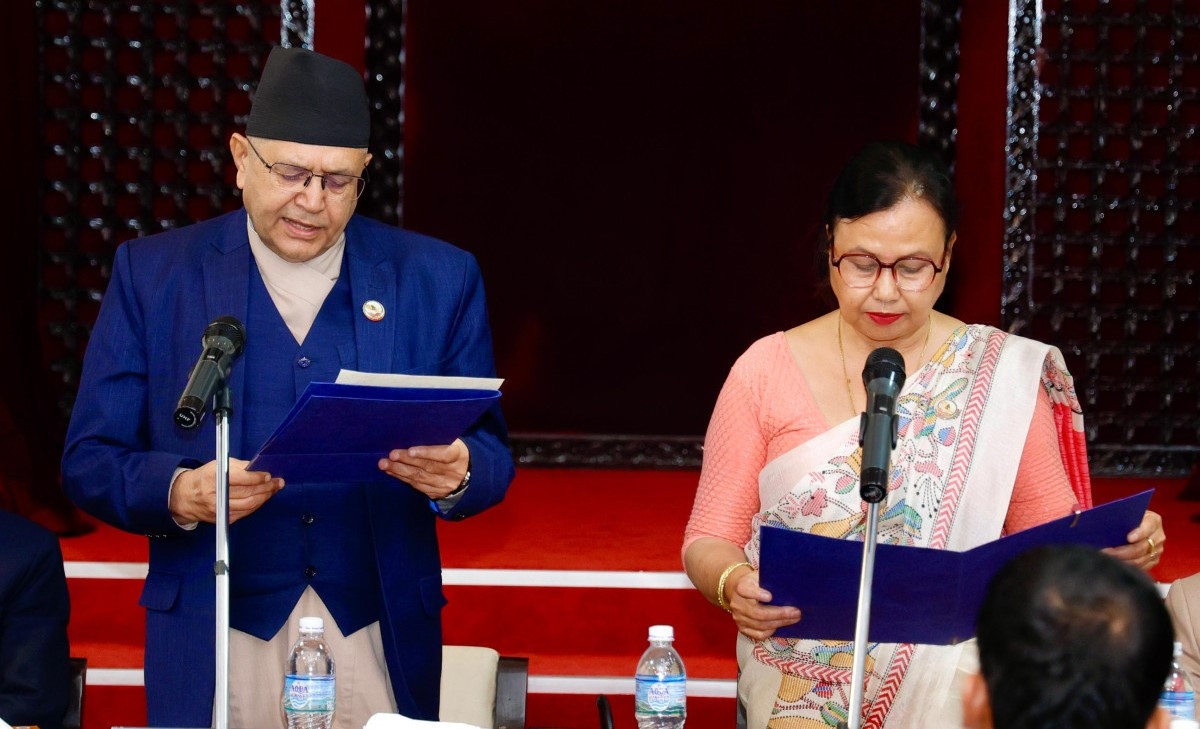 राज्य व्यवस्था तथा सुशासन समिति सभापति न्यौपानेले लिइन् शपथ