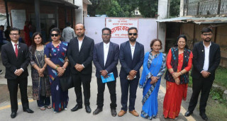 रास्वपाका आकांक्षीले दुई-दुई जना पालो गरेर रविलाई भेटे