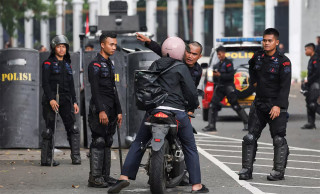 इन्डोनेसियामा सांसदको तलब वृद्धिविरुद्ध हिंसात्मक प्रदर्शन, ६ जनाको मृत्यु, संसद्‌मा आगजनी